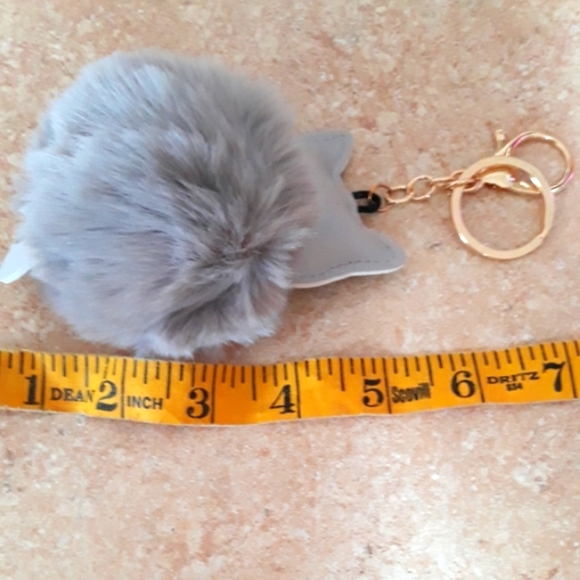 NWT ADORABLE POM KEYCHAIN - Picture 5 of 7